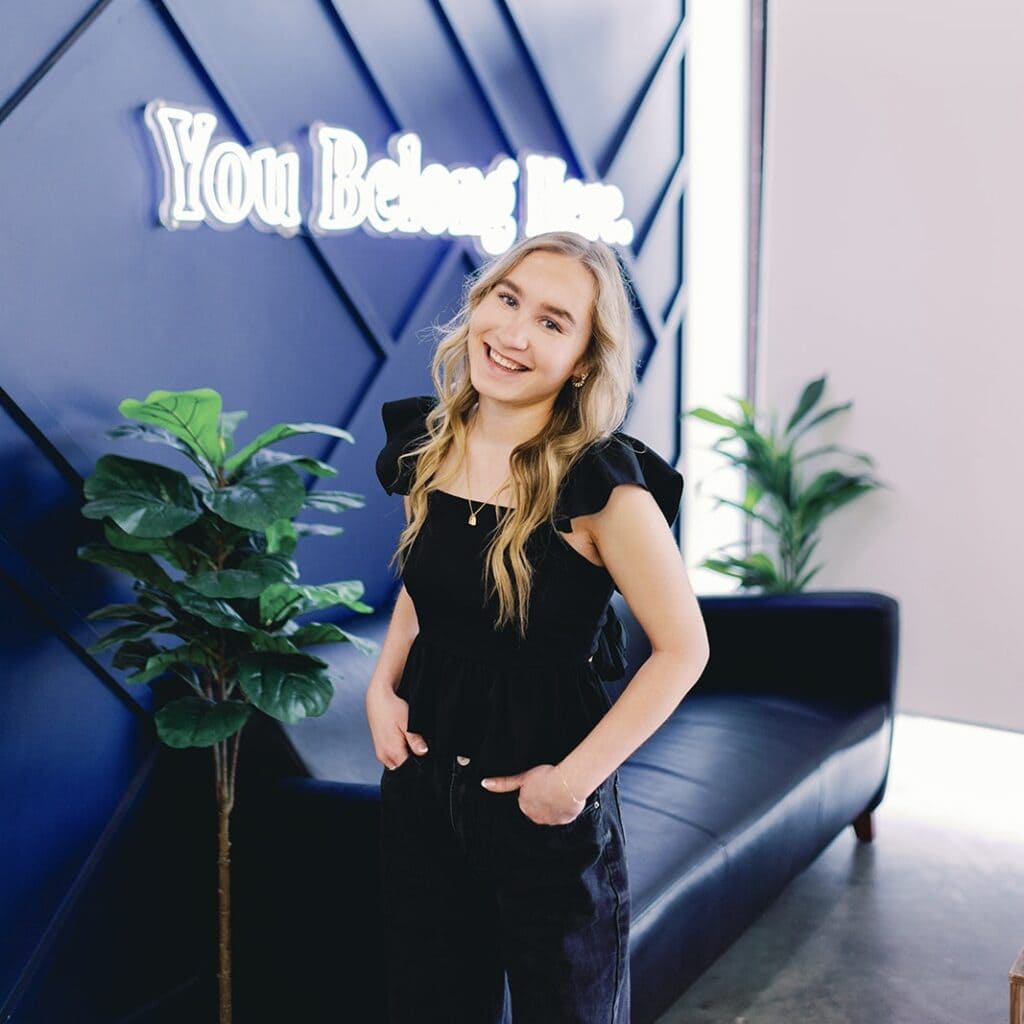 8E7A2068 - Urban Eve